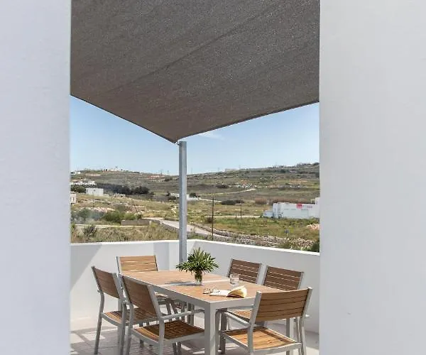 Twelve Plus+ 宾馆 纳乌萨